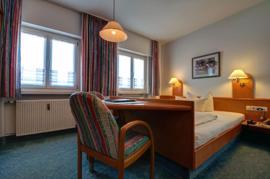 Hotel Zum Weissen Roessel Walldorf  Room photo