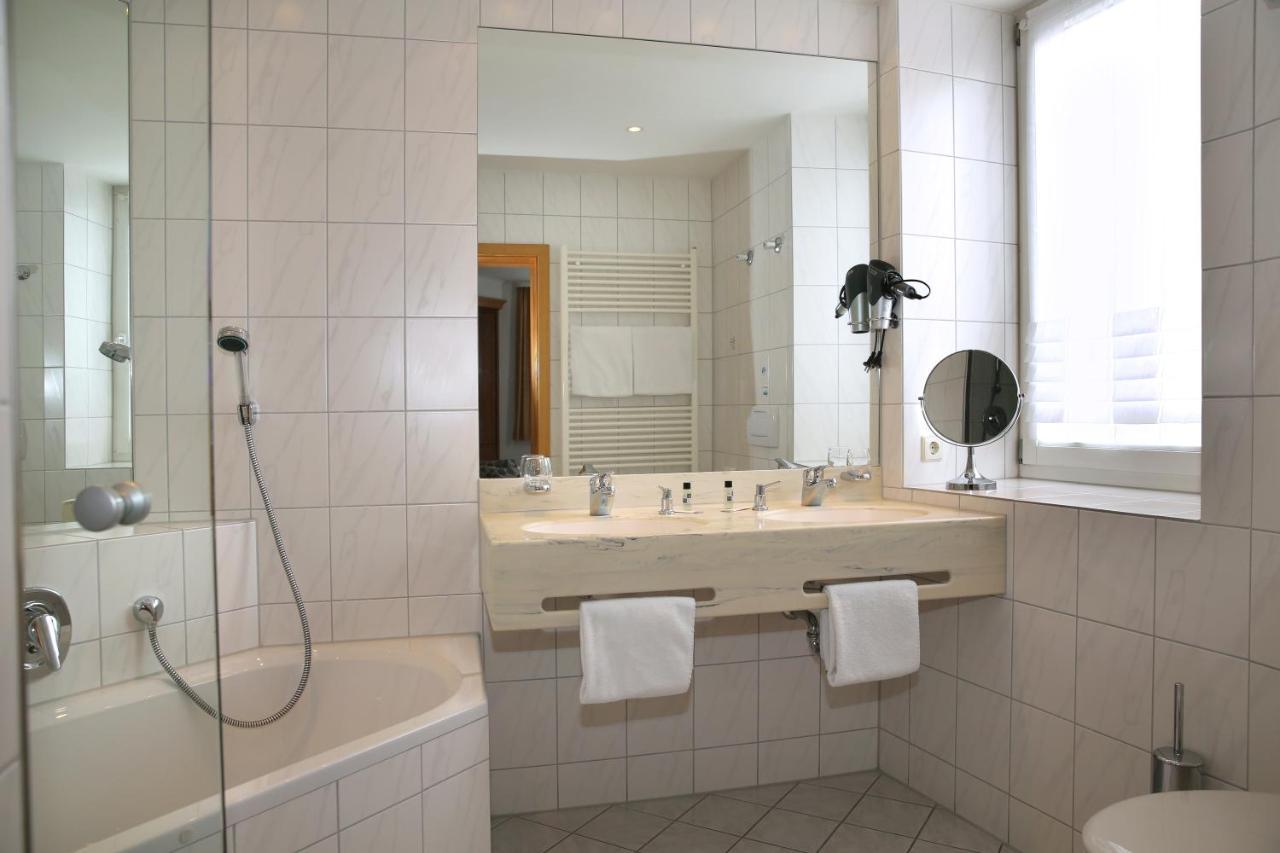 Hotel Zum Weissen Roessel Walldorf  Exterior photo