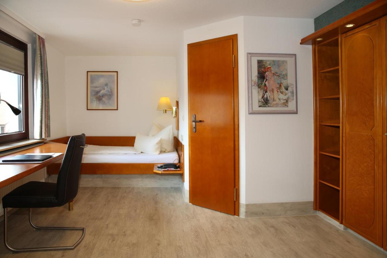 Hotel Zum Weissen Roessel Walldorf  Exterior photo