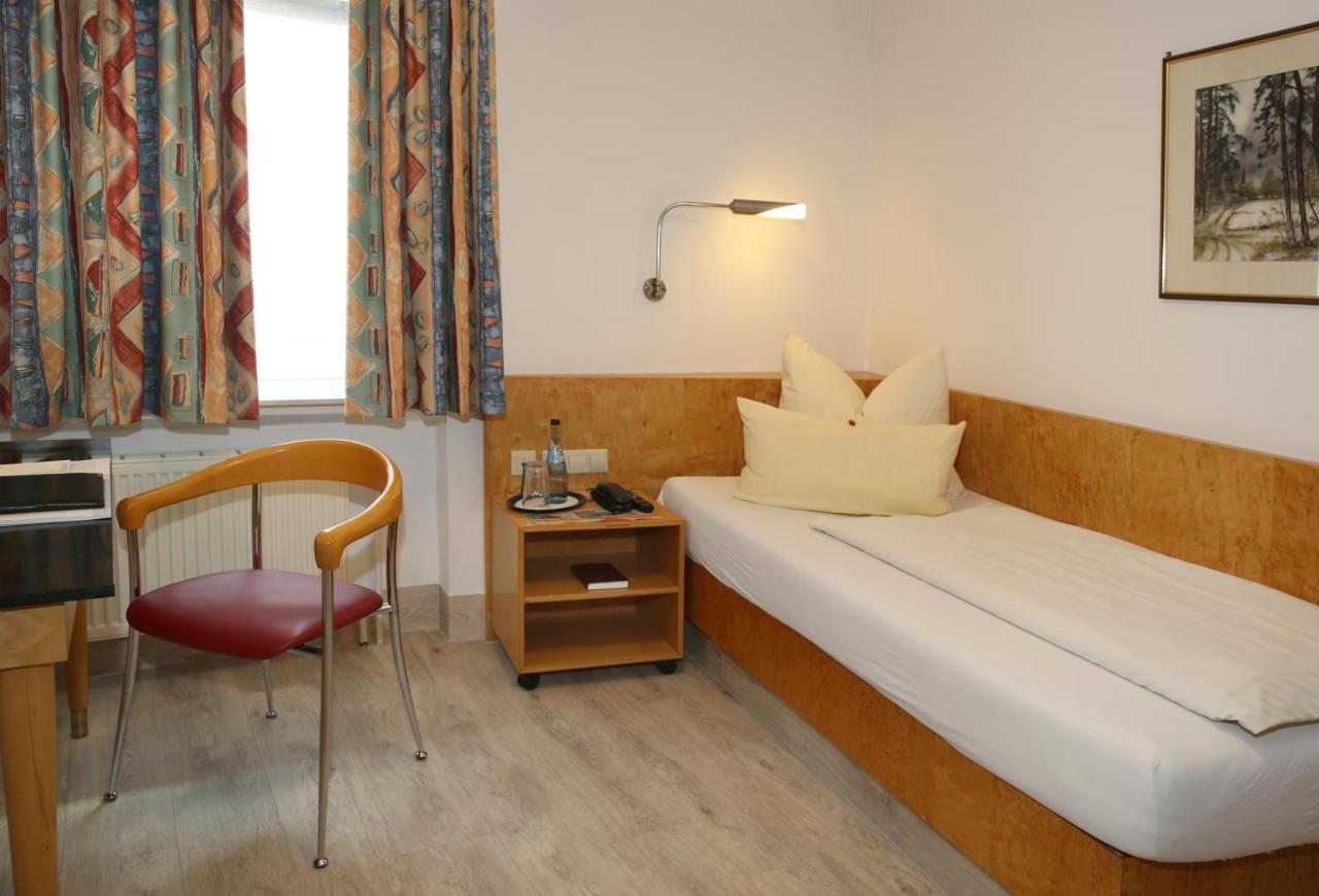 Hotel Zum Weissen Roessel Walldorf  Exterior photo